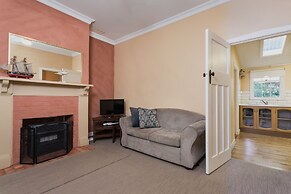 Albany Historic Cottage by the BnB Collection