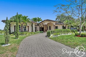 8-BR with Pool & Mini-golf & Soccer