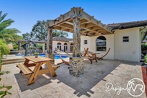 8-BR with Pool & Mini-golf & Soccer