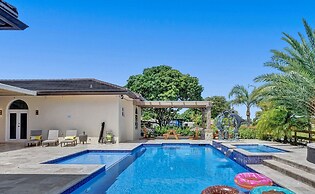 8-BR with Pool & Mini-golf & Soccer