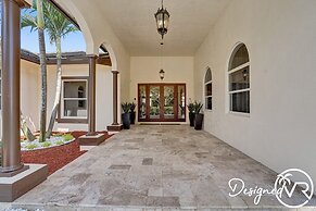 8-BR with Pool & Mini-golf & Soccer