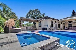 8-BR with Pool & Mini-golf & Soccer