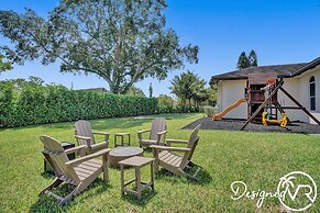 8-BR with Pool & Mini-golf & Soccer