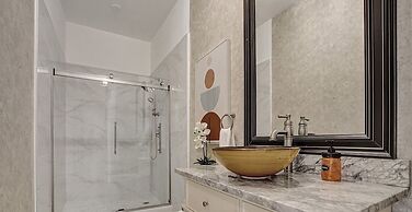 8-BR with Pool & Mini-golf & Soccer