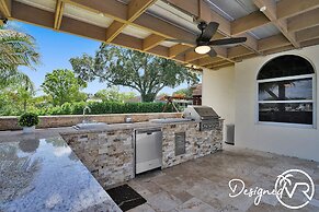 8-BR with Pool & Mini-golf & Soccer