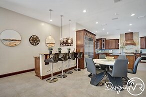 8-BR with Pool & Mini-golf & Soccer