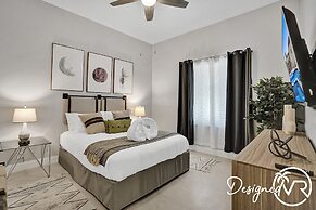 8-BR with Pool & Mini-golf & Soccer