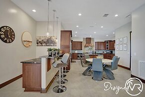 8-BR with Pool & Mini-golf & Soccer