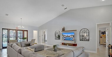 8-BR with Pool & Mini-golf & Soccer