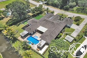 8-BR with Pool & Mini-golf & Soccer