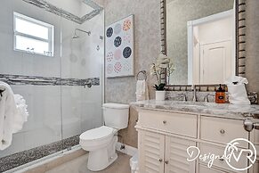 8-BR with Pool & Mini-golf & Soccer