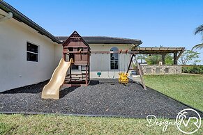 8-BR with Pool & Mini-golf & Soccer