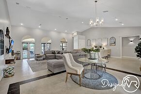 8-BR with Pool & Mini-golf & Soccer