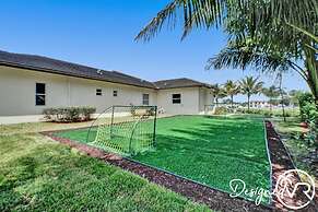 8-BR with Pool & Mini-golf & Soccer