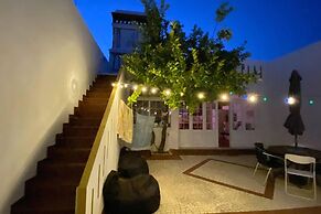 Charming 5-bed House in Granja