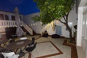 Charming 5-bed House in Granja