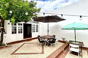 Charming 5-bed House in Granja