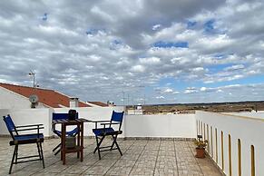 Charming 5-bed House in Granja