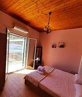 Fabulous apt. w breakfast near the sea