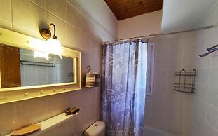 Fabulous apt. w breakfast near the sea