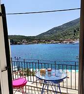 Fabulous apt. w breakfast near the sea