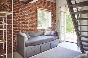 AQVAE Unconventional Country House