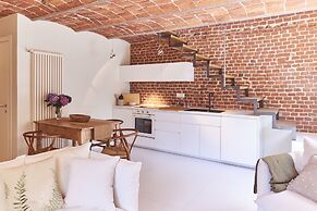 AQVAE Unconventional Country House