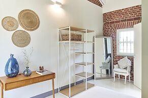AQVAE Unconventional Country House