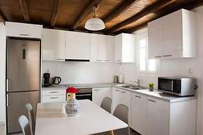 Glamorous 2BR Villa in Ornos w Sea View