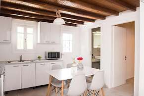 Glamorous 2BR Villa in Ornos w Sea View