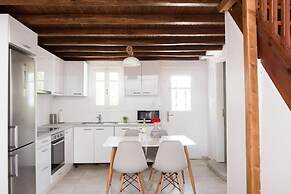 Glamorous 2BR Villa in Ornos w Sea View