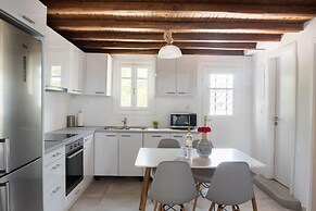 Glamorous 2BR Villa in Ornos w Sea View