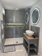 Luxury Cottage, Views of the Lakes With Hot Tub
