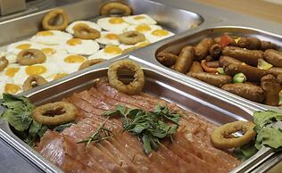 PENELOPE BEACH HOTEL APTS