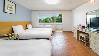 Jeju Honeycrown Hotel