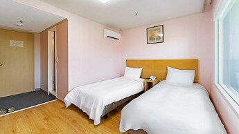 Jeju Honeycrown Hotel