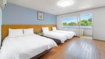 Jeju Honeycrown Hotel