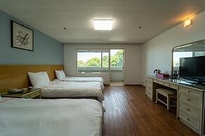 Jeju Honeycrown Hotel