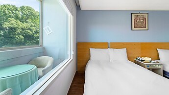 Jeju Honeycrown Hotel