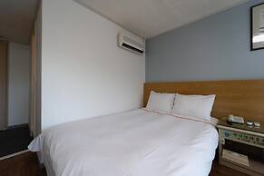 Jeju Honeycrown Hotel