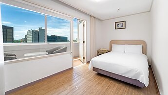 Jeju Honeycrown Hotel