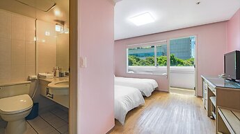 Jeju Honeycrown Hotel