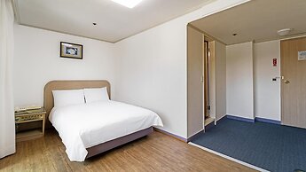 Jeju Honeycrown Hotel