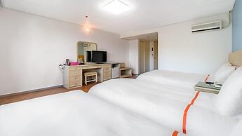 Jeju Honeycrown Hotel