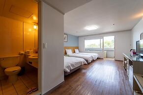 Jeju Honeycrown Hotel