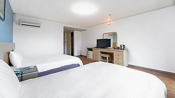 Jeju Honeycrown Hotel