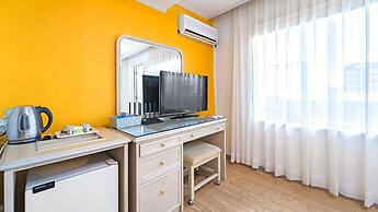 Jeju Honeycrown Hotel