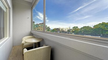 Jeju Honeycrown Hotel