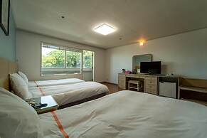 Jeju Honeycrown Hotel