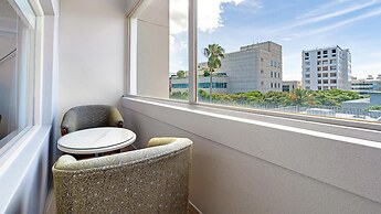 Jeju Honeycrown Hotel